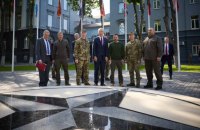 НАТО дедалі більше інтегрує Україну у свою структуру й освітні програми, – Столтенберг