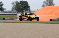 Ведущий американского Top Gear прыгнул на машине с 4WD с трамплина на 101 метр