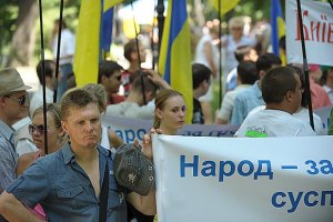 Желающих жить в Украине в два раза больше, чем уехать
