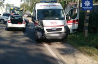 На варшавській трасі під Києвом сталася ДТП за участю "швидкої допомоги"