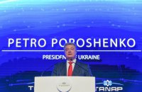 Порошенко поблагодарил Меркель и Макрона за решение по России