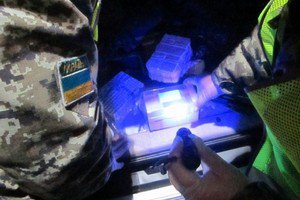 На границе задержали автомобиль с десятками миллионов в бензобаке