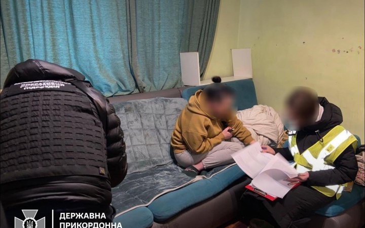​Засновницю благодійної організації підозрюють у переправленні чоловіків за кордон