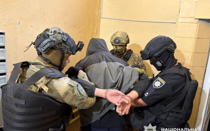 СБУ та Нацполіція затримали львів'янина, якого підозрюють у побитті поліцейського під час нападу на військових ТЦК