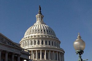 Сенат США запретил спецслужбам вбрасывать оружие на черный рынок