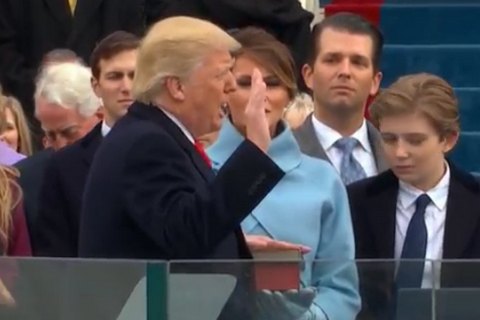 Трамп вступил в должность президента США