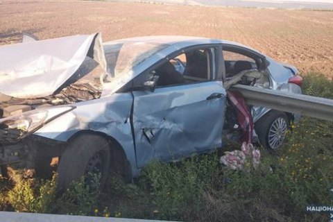 На трассе Киев-Одесса автомобиль попал в ДТП из-за собаки, один погибший, 4 раненых 