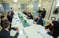 Порошенко​ призвал французских депутатов избегать любых контактов с оккупационными властями Крыма