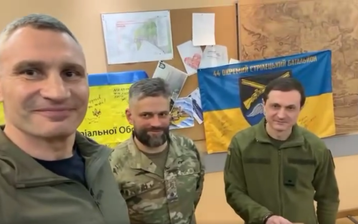 Кличко передав 44 стрілецькому батальйону партію дронів 