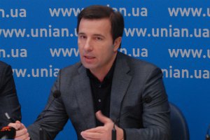 Украинских военных нужно выводить из Крыма с сохранением знамен, оружия и документов, - Коновалюк