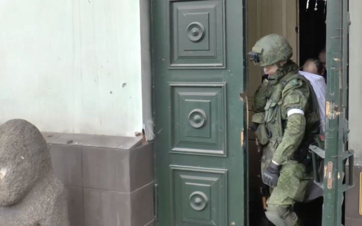 В Мариуполе россияне грабят музеи, экспонаты везут в Донецк для оценки, - Андрющенко