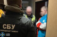 СБУ ліквідувала угруповання шахраїв, які виманювали гроші в охочих евакуюватися з Бахмута 