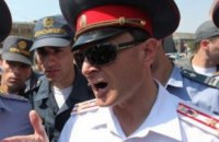 Силовики взяли под контроль ведущие в Ереван автотрассы