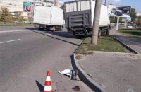 В Днепре грузовик сбил троих человек, погибла девушка