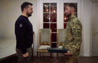 Зеленський зустрівся з військовослужбовцями, які ведуть бойові дії на Херсонщині 