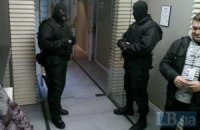 В компанию по производству фильмов нагрянули силовики (ДОБАВЛЕНЫ НОВЫЕ ФОТО)