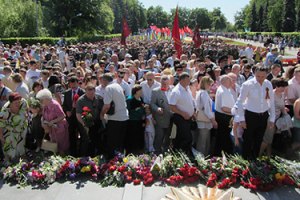 В Полтаве ветеранам разрешили возложить цветы после чиновников и депутатов