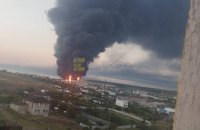 "По обидва боки Кримського мосту": Зеленський підтвердив удари Сил оборони по нафтобазах у Керчі та логістиці ворога