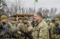 Порошенко: Россия держит на границе 1120 танков и 2600 броневиков