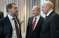 Медведев призвал украинцев беречь Азарова