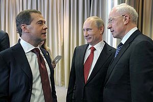 Азаров и Медведев поговорили о ратификации договора ЗСТ с СНГ