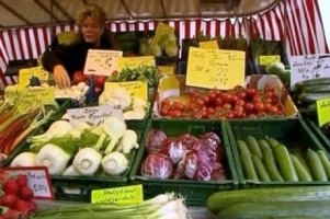 В Украине продолжают дешеветь овощи и фрукты