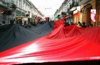 ФИФА оштрафовала Украину за красно-черный флаг на матче с Косово