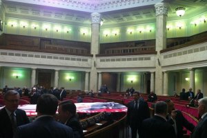 Лидеры фракций большинства прячутся от журналистов