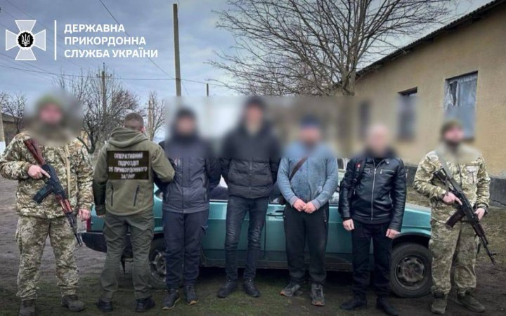 Прикордонники затримали на Одещині водія при спробі допомогти чоловікам втекти за кордон
