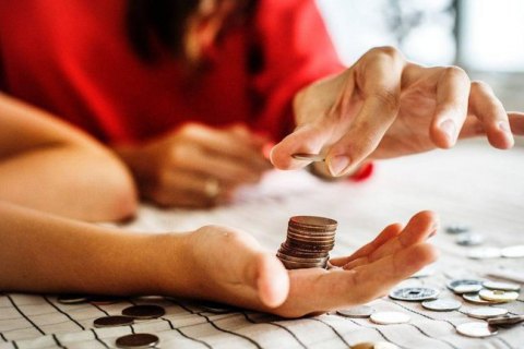 Правительство обнародовало постановление о том, кто может получить "карантинные" 8 тыс. грн