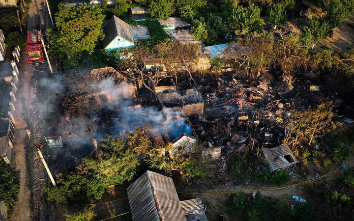 У Вознесенську на Миколаївщині через масштабну пожежу сухостою вогнем охопило 8 приватних домоволодінь