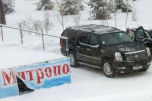 Донецкий митрополит приехал на новогоднюю елку на Cadillac Escalade