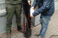 Возле Рады задержали мужчину с винтовкой, Соболев назвал его провокатором