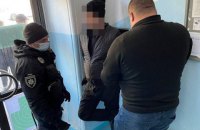 В Киеве мужчина с пистолетом устроил погром в приемной депутата горсовета