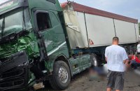 На Миколаївщині унаслідок зіткнення мікроавтобуса і вантажівки загинули 12 людей, є поранені (оновлено)