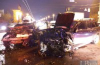 На мосту Патона в жорсткій лобовій аварії загинув один з водіїв