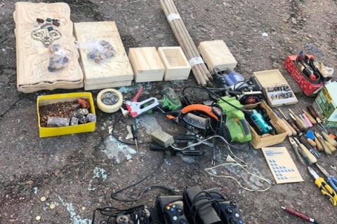 ​В СИЗО Кропивницкого нашли тайник с водкой, наркотиками и мобильными телефонами