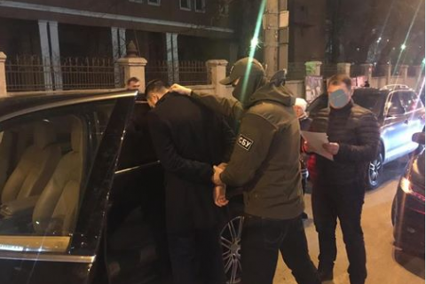 Здержанный на взятке замглавы Госводагентства арестован с залогом в 250 тыс. гривен