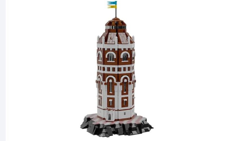 Українців закликають проголосувати за випуск набору LEGO про водонапірну башту Маріуполя 