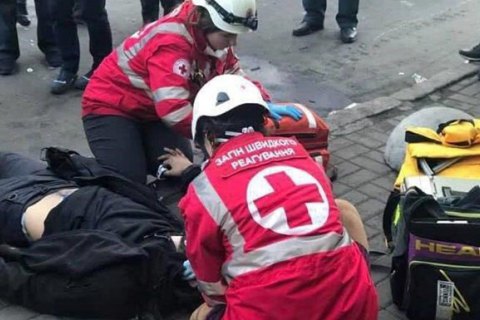 СМИ назвали имя умершего возле Национального банка мужчины