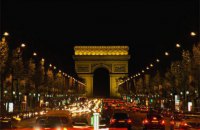 Подозреваемый в причастности к теракту на Елисейских полях сдался полиции