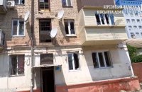 Росіяни обстріляли Херсон, поранені четверо людей, серед них – двоє волонтерів