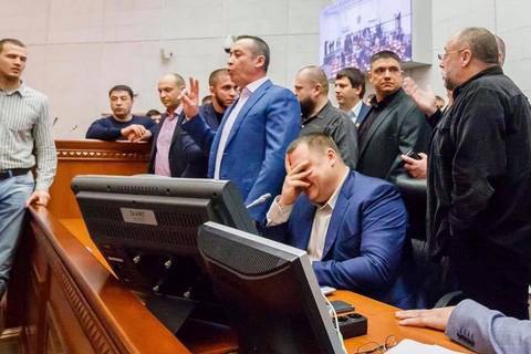 В Днепре депутаты не смогли рассмотреть отставку секретаря горсовета 