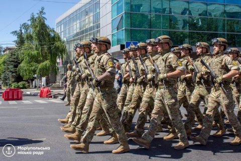 У Маріуполі на річницю звільнення міста від проросійських окупантів організували марш військових, – Аваков