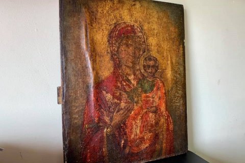 Уникальную старинную икону пытались переслать в США под видом кухонной доски