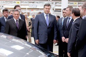 Янукович одобрил утильсбор на авто вопреки ультиматуму ЕС