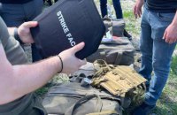 Псевдоволонтер на Тернопільщині продавав бронежилети ввезені як гумдопомогу, - прокуратура