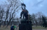 У Києві демонтували пам’ятник учасникам антиукраїнського "січневого повстання"