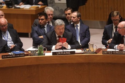 ​Порошенко назвал предложенный Россией вариант введения миротворцев "гибридным"