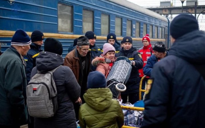 ​На Донеччині в 11 населених пунктах залишається понад 120 неповнолітніх